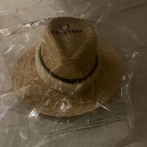 (Nordstrom)Brixton Natural Straw Hat with Black Logo New With Tags
